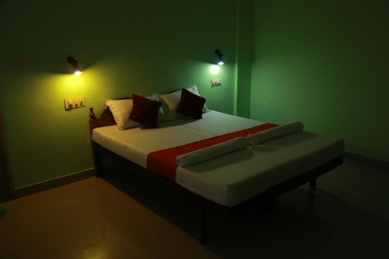 Shirleys Beach Hotel Kovalam Exterior foto