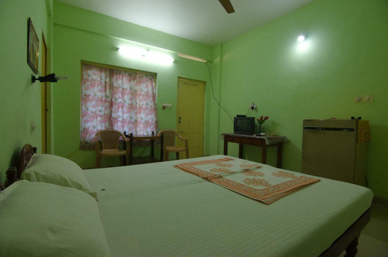 Shirleys Beach Hotel Kovalam Exterior foto